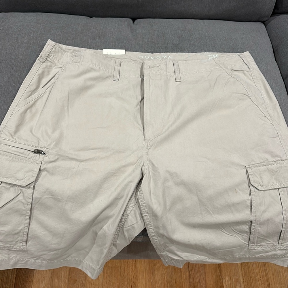 New with tags cargo shorts tan